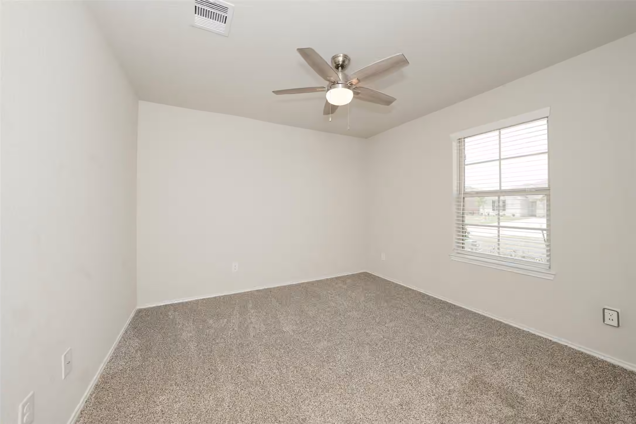 Photo 6 of 2407 Divot Lane, Navasota, TX