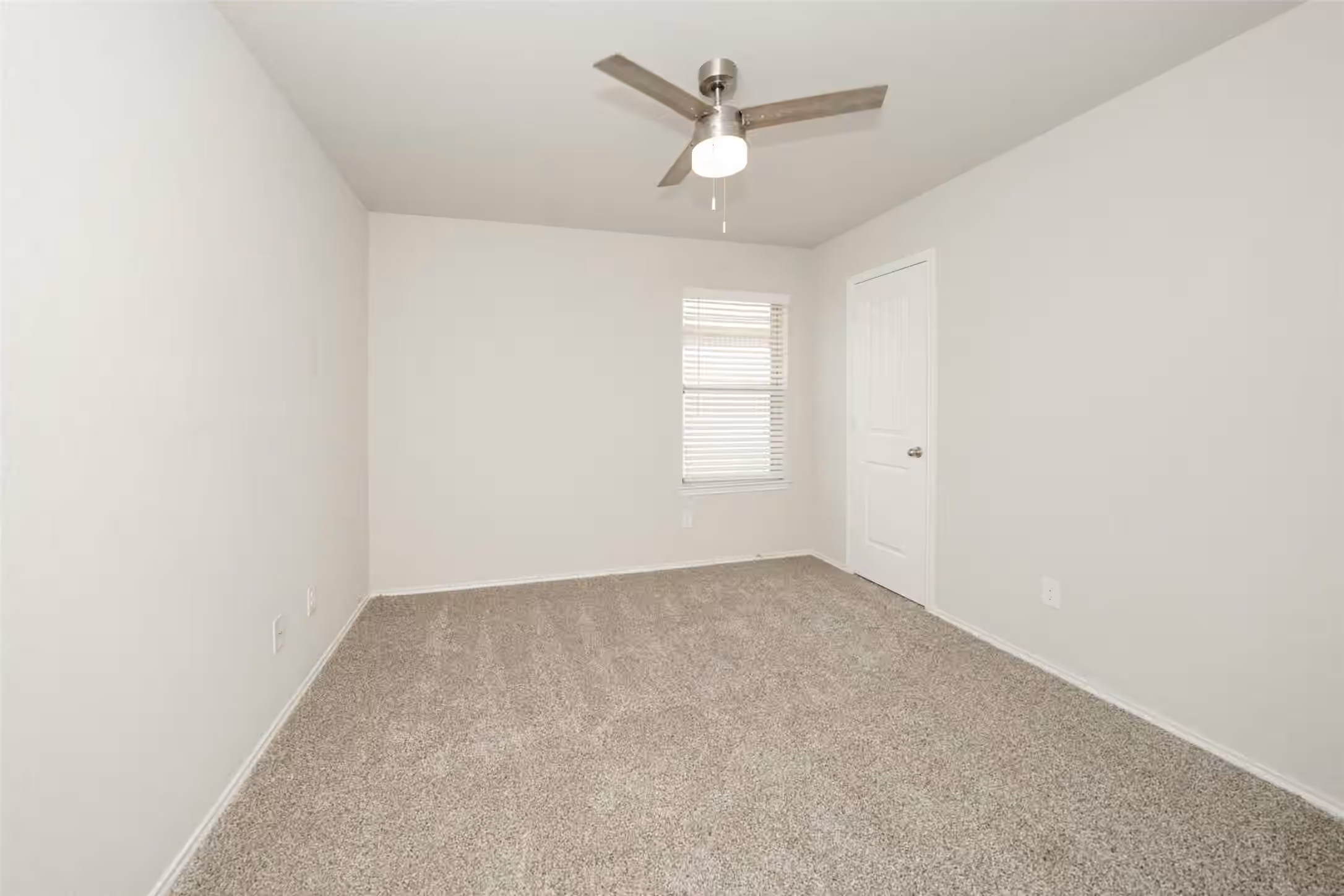 Photo 7 of 2407 Divot Lane, Navasota, TX