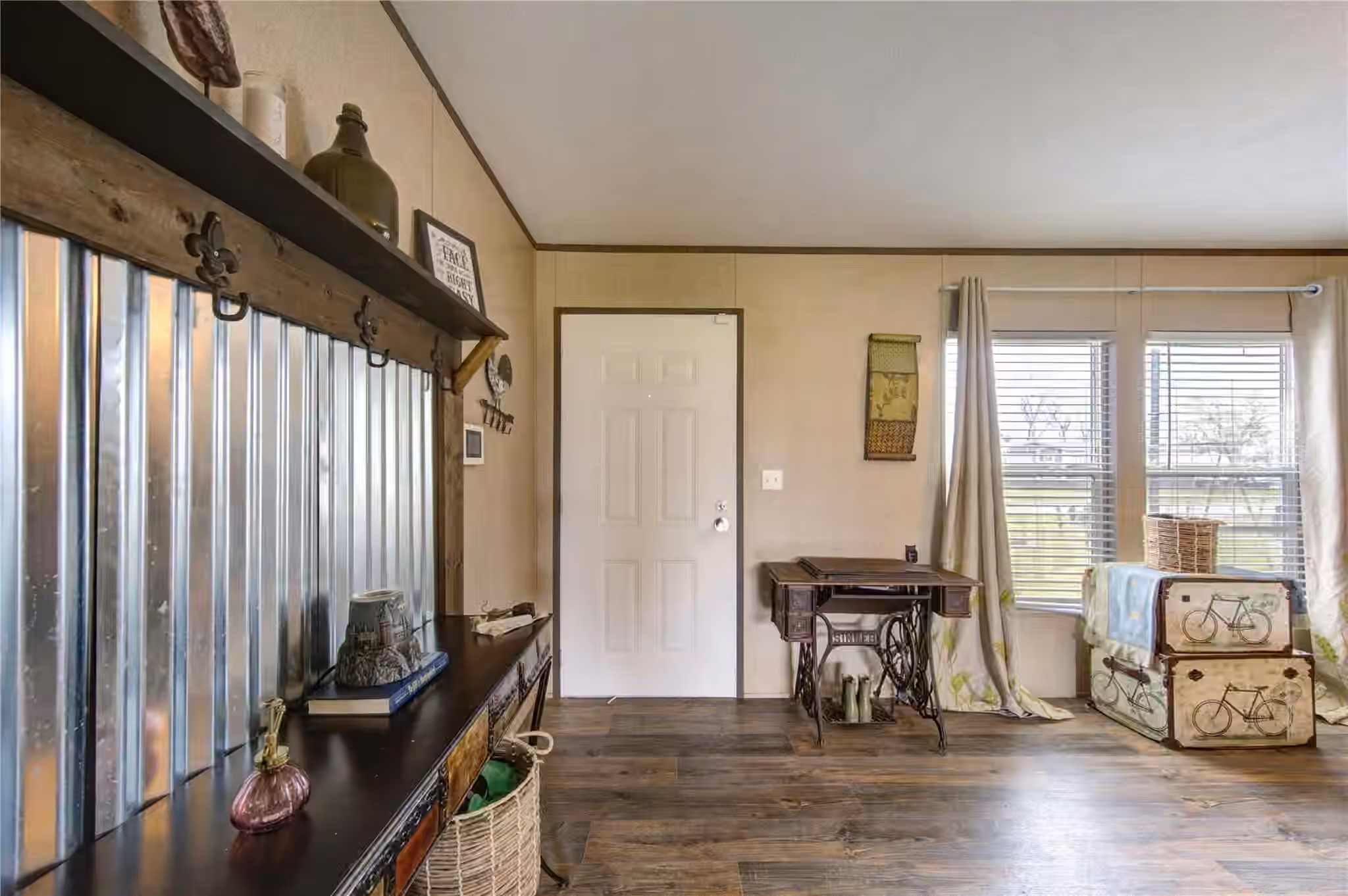Photo 3 of 2923 County Road 292, Alvin, TX