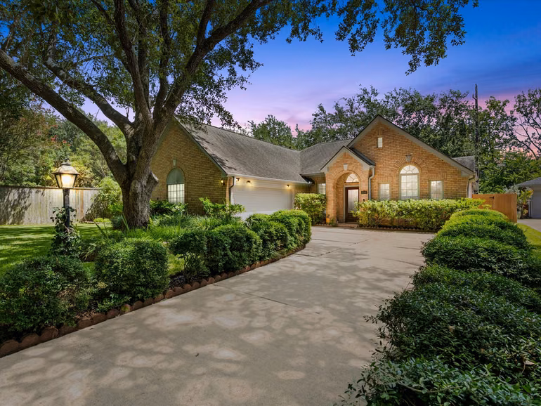 Photo of 2707 Cheryl Court, Missouri City, TX