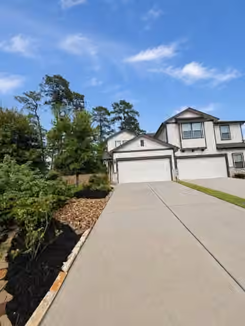 Photo 4 of 114 Skyshine Court, Conroe, TX