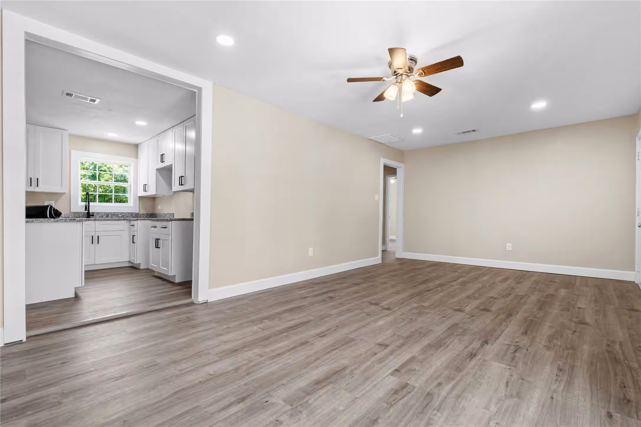 Photo 4 of 6119 Beekman Rd, Houston, TX