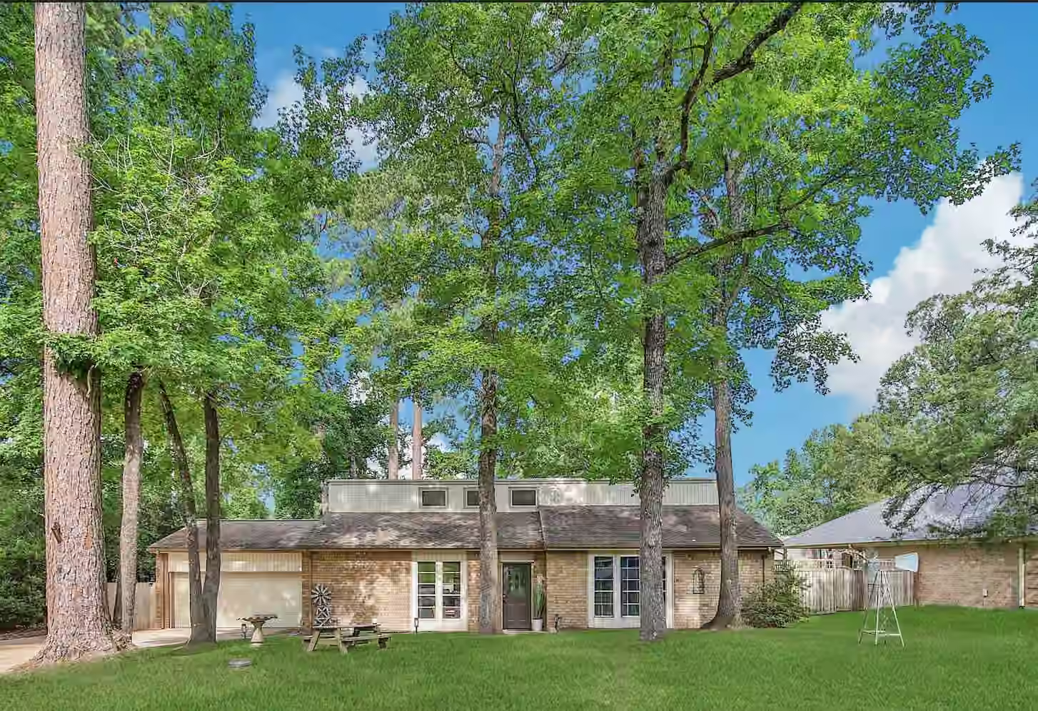 Photo of 1728 E Lake Drive, Huntsville, TX 77340