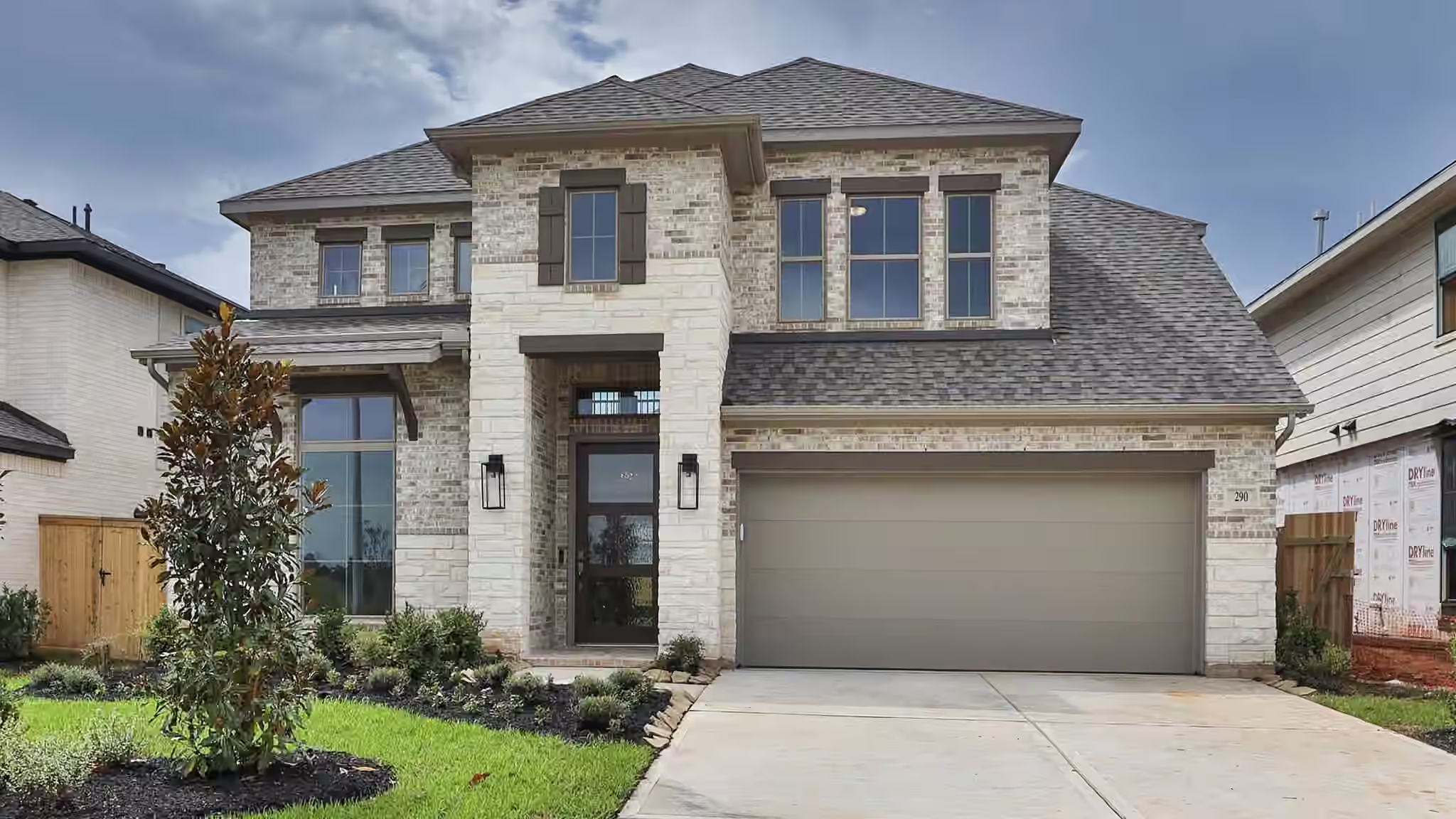Photo 2 of 290 Texoma Plains Drive, Conroe, TX