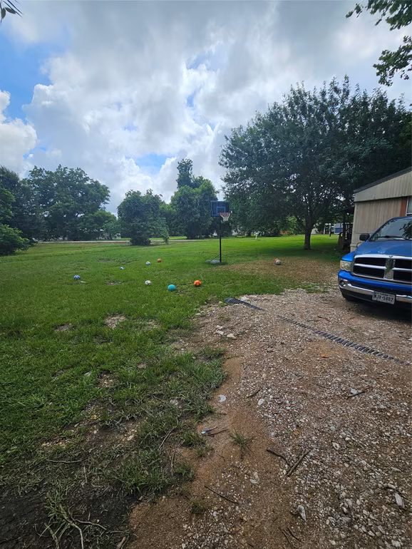 Photo 5 of 405 Velasco Street, Brazoria, TX