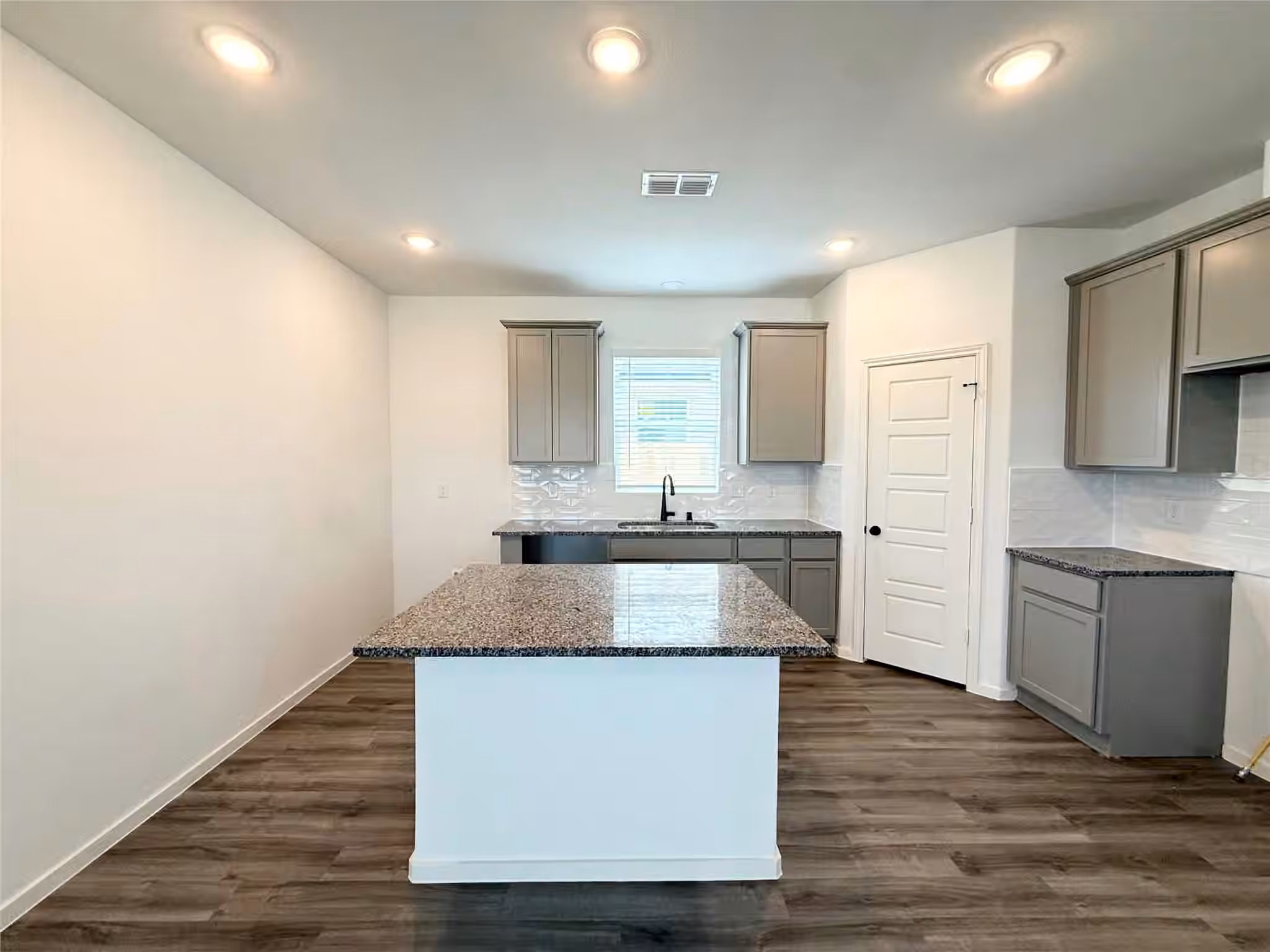 Photo 5 of 2814 Rockwood Drive, Iowa Colony, TX