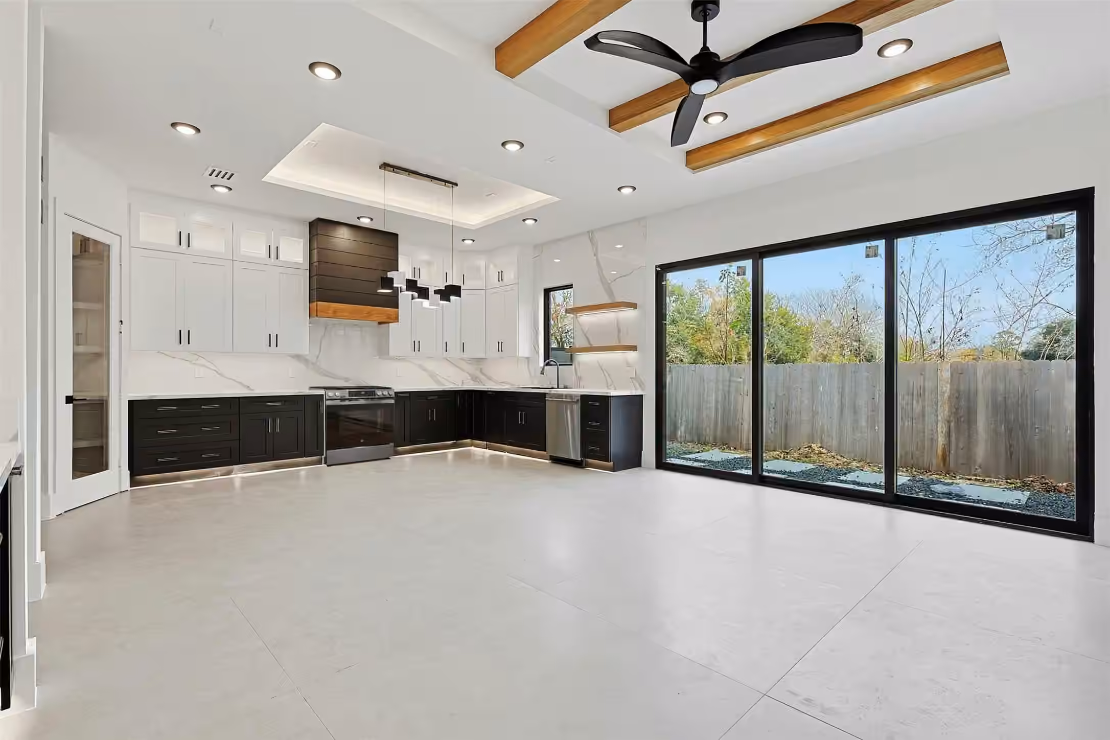 Photo 5 of 619 Rolling Oaks, Stafford, TX