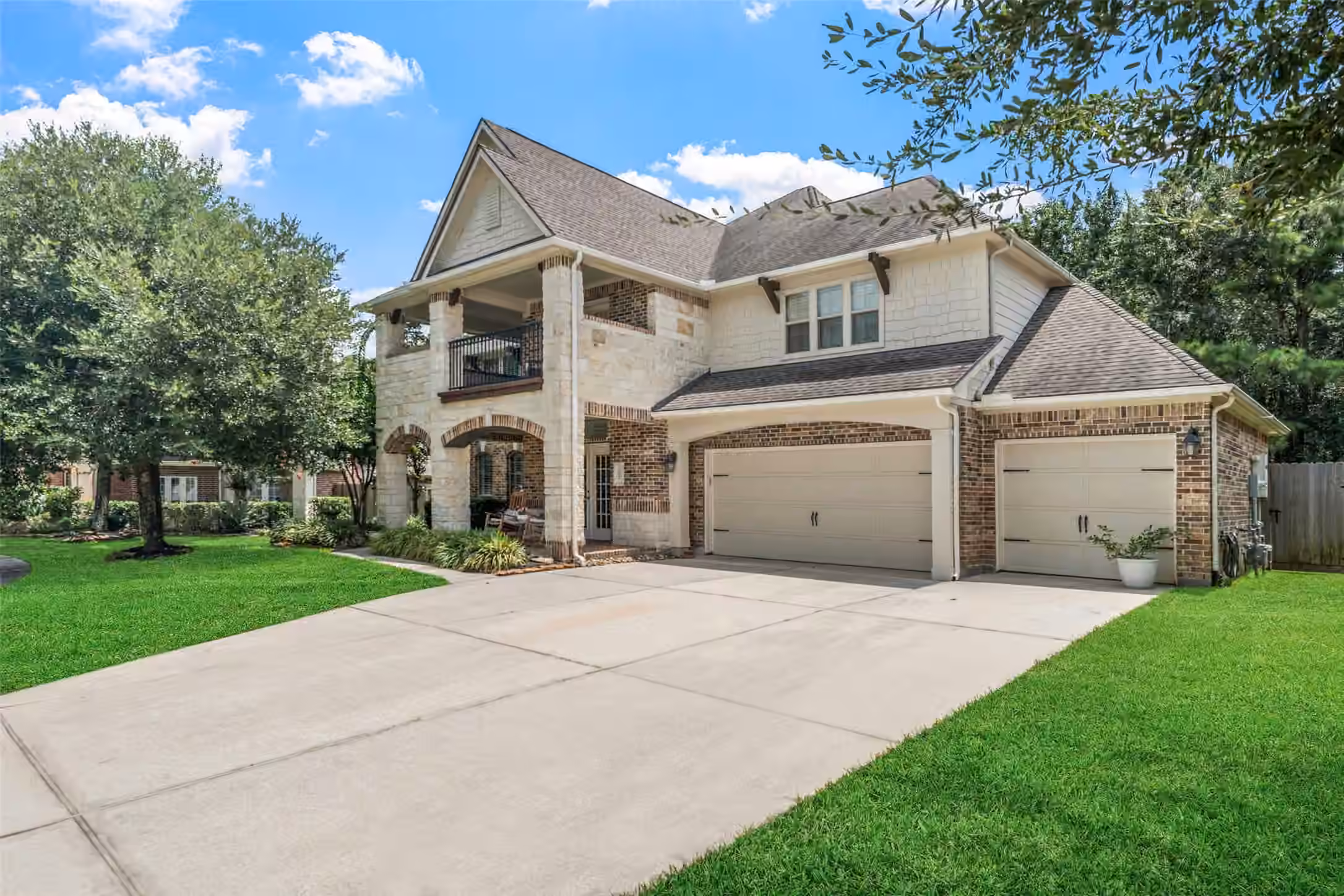 Photo of 140 Brendan Woods Lane, Conroe, TX 77384