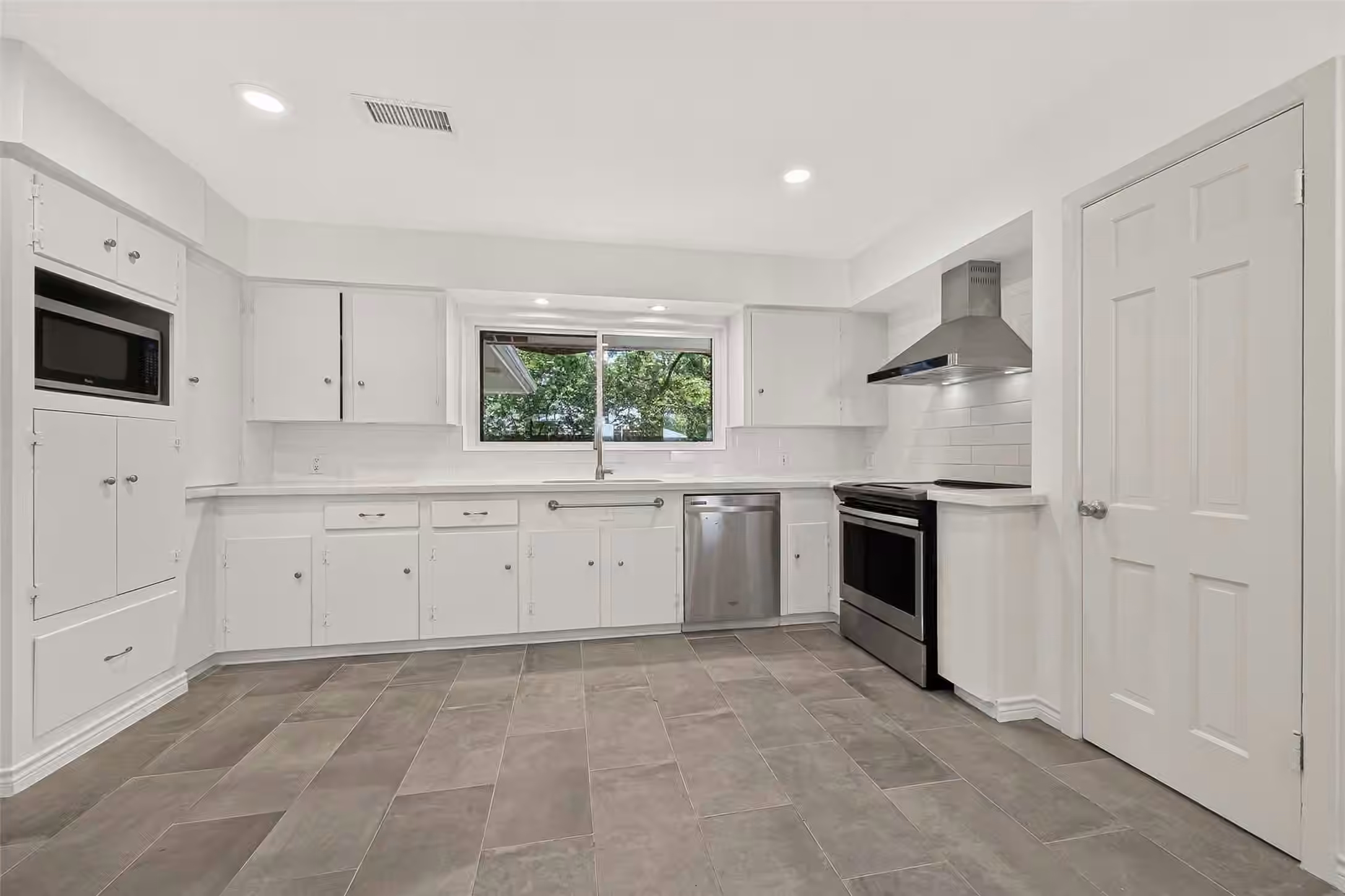 Photo 4 of 4617 Waycross Drive, Houston, TX