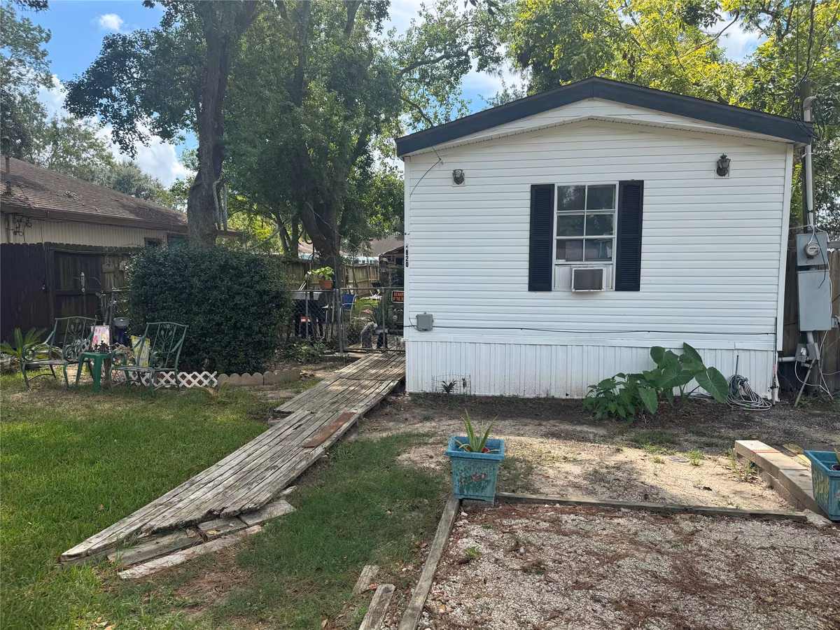 Photo of 4820 12th Street, Bacliff, TX 77518