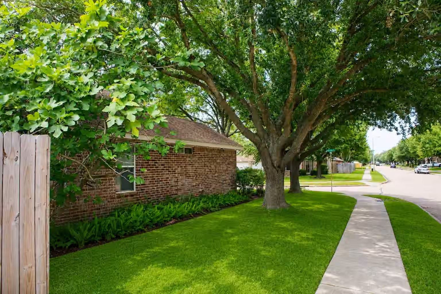 Photo 4 of 4603 Twisting Road, Houston, TX