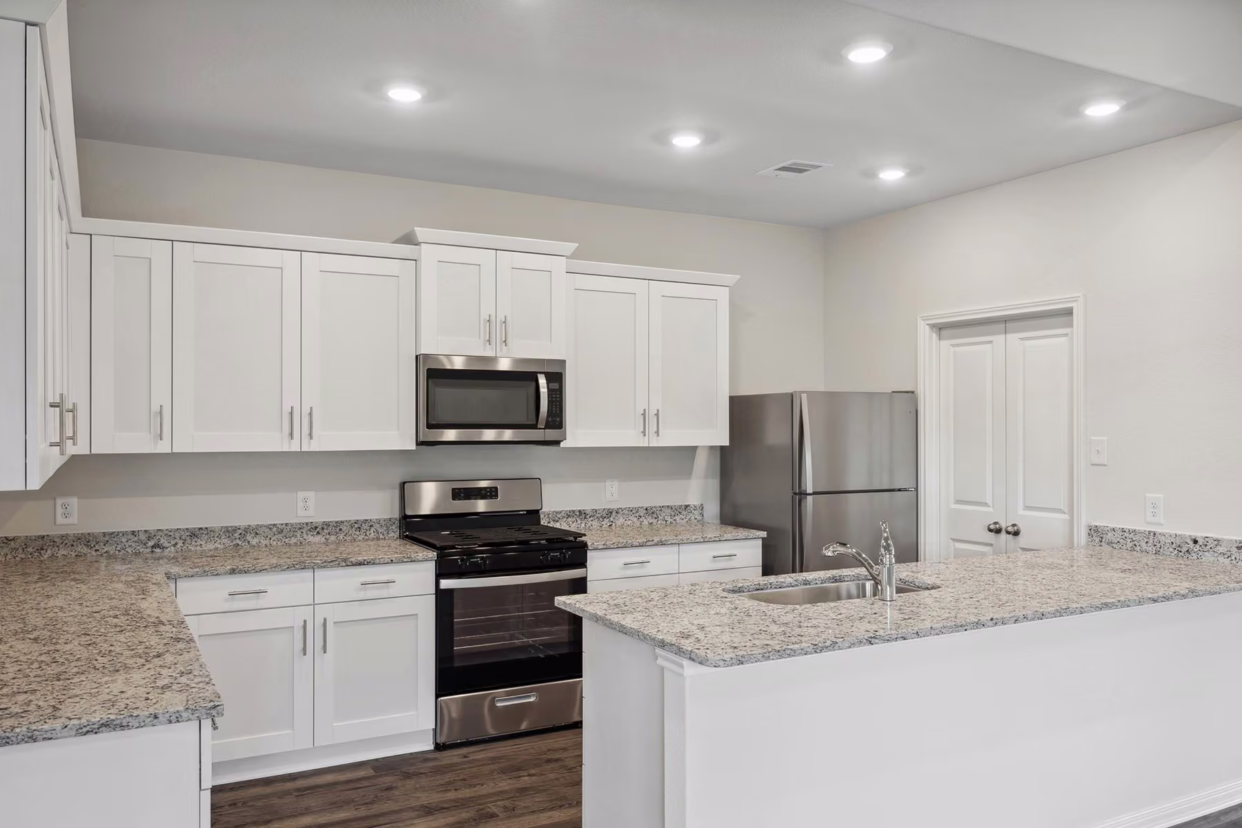 Photo 6 of 10343 Red Cardinal Drive, Cleveland, TX