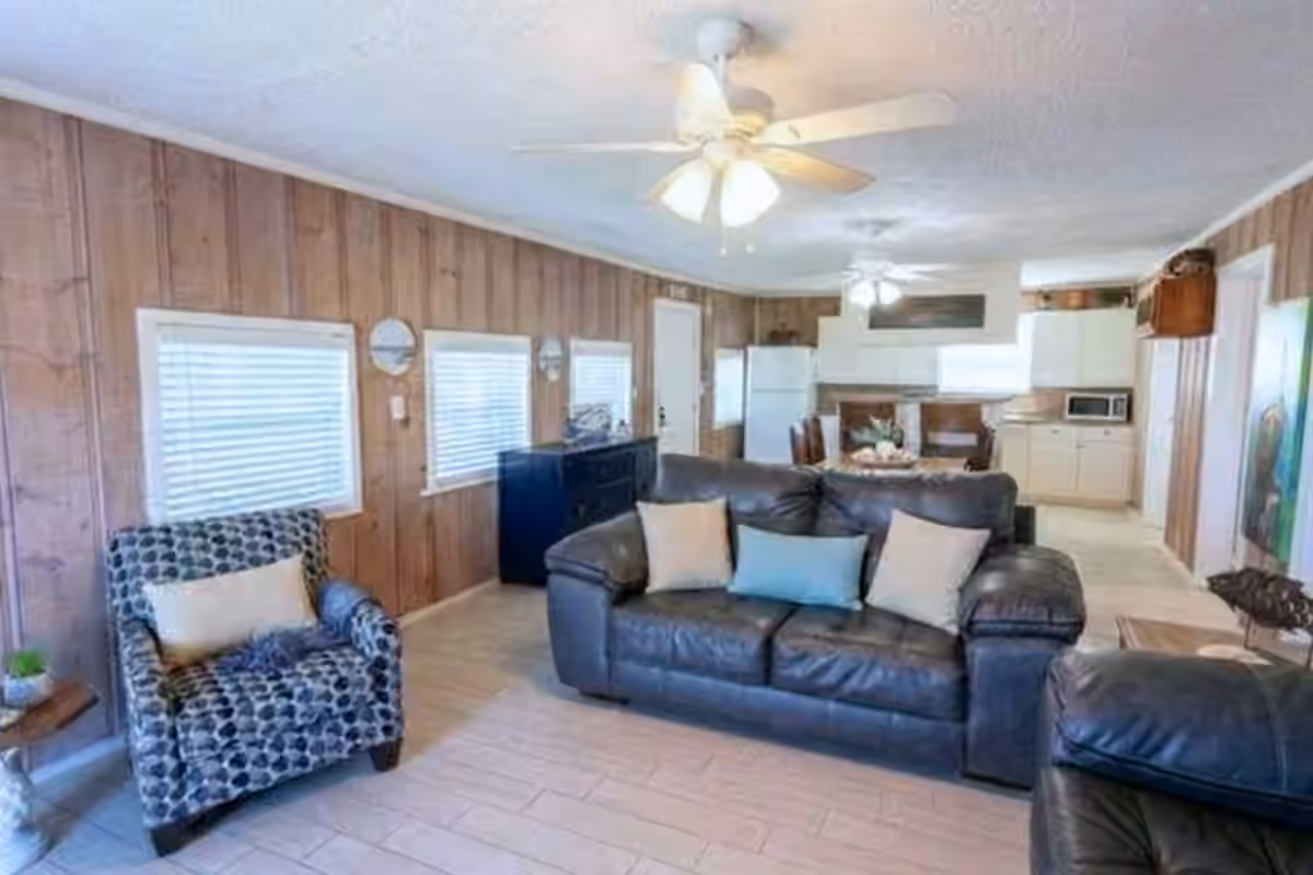 Photo of 959 S East Road, Crystal Beach, TX 77650
