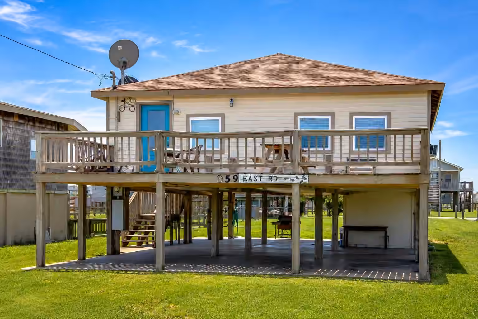 Photo 3 of 959 S East Road, Crystal Beach, TX