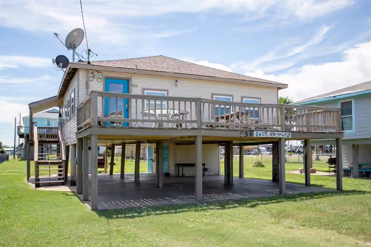 Photo 4 of 959 S East Road, Crystal Beach, TX