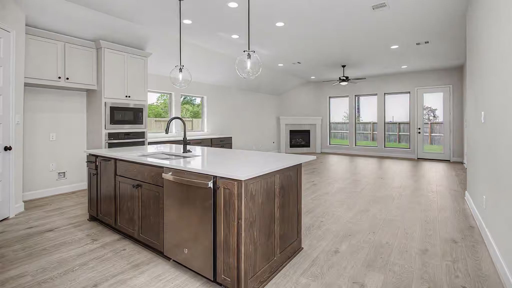 Photo 5 of 18403 Shaded Sylvan Path, Manvel, TX