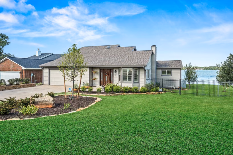 Photo 2 of 1034 Lake View Drive, Montgomery, TX