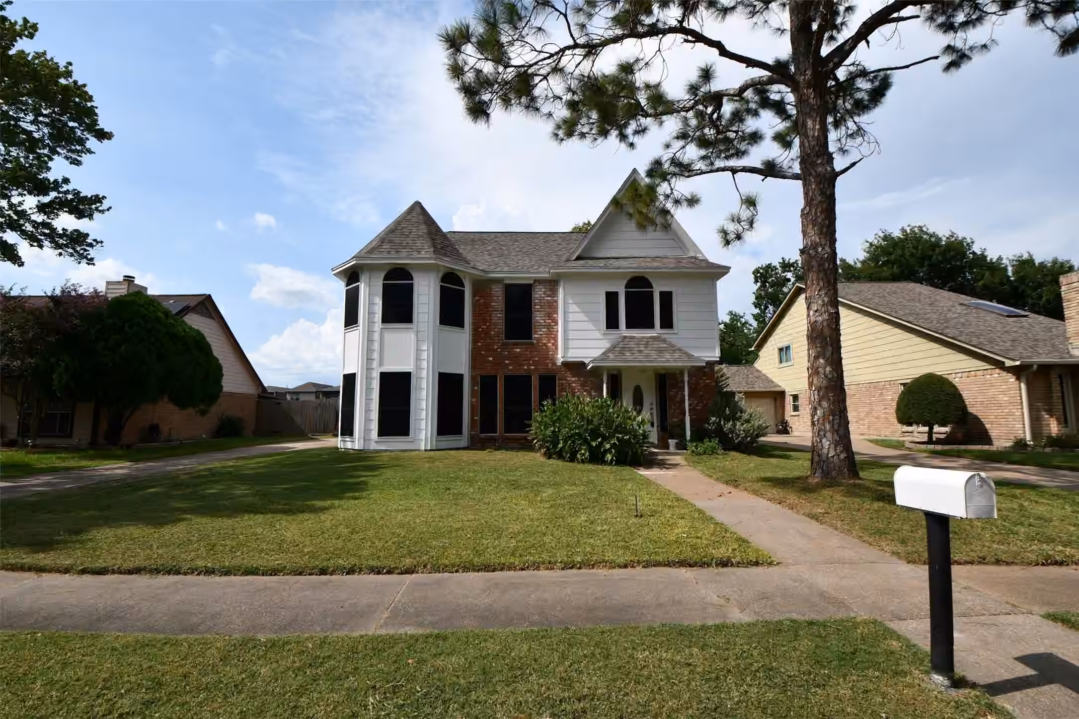 Photo 3 of 14706 W Bend Drive, Houston, TX