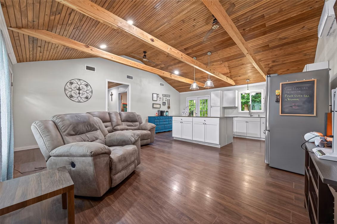 Photo 2 of 241 Quail Creek Drive, Cleveland, TX