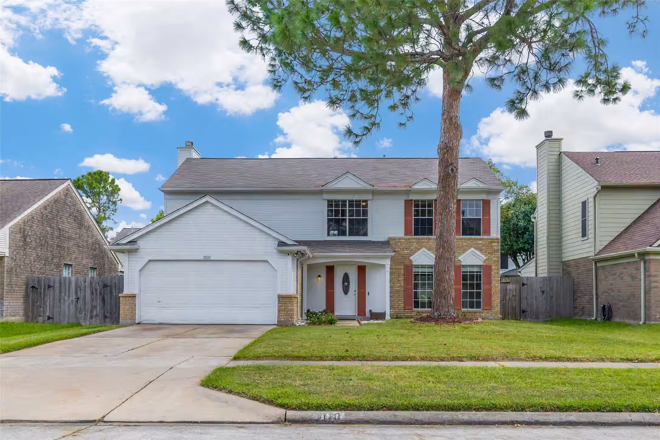 Photo 2 of 10110 Red Wolf Lane, Houston, TX