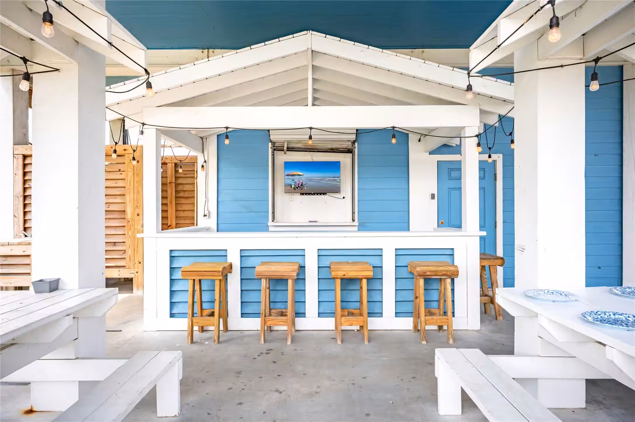 Photo 3 of 997 S Redfish Street, Crystal Beach, TX