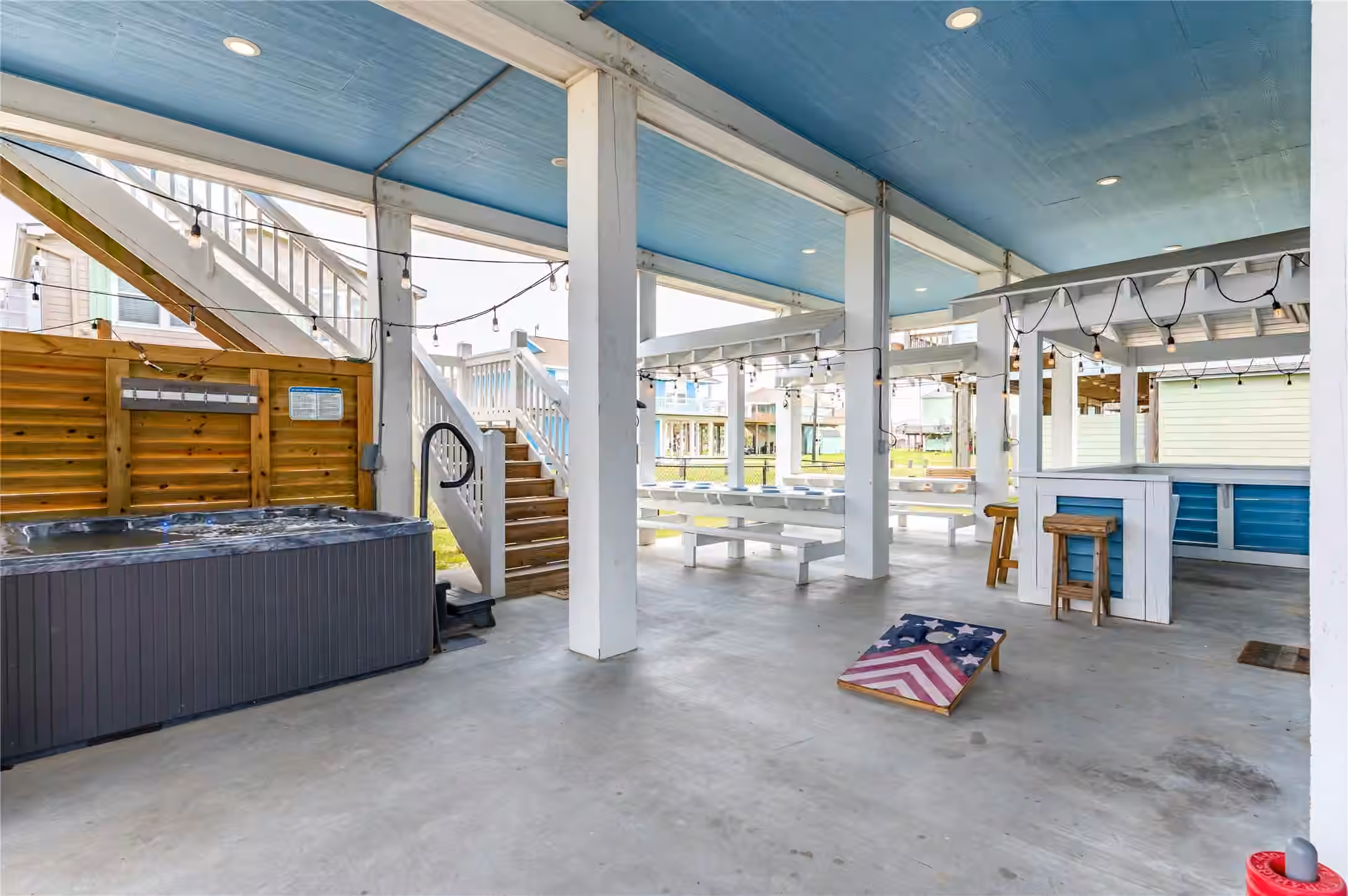 Photo 4 of 997 S Redfish Street, Crystal Beach, TX