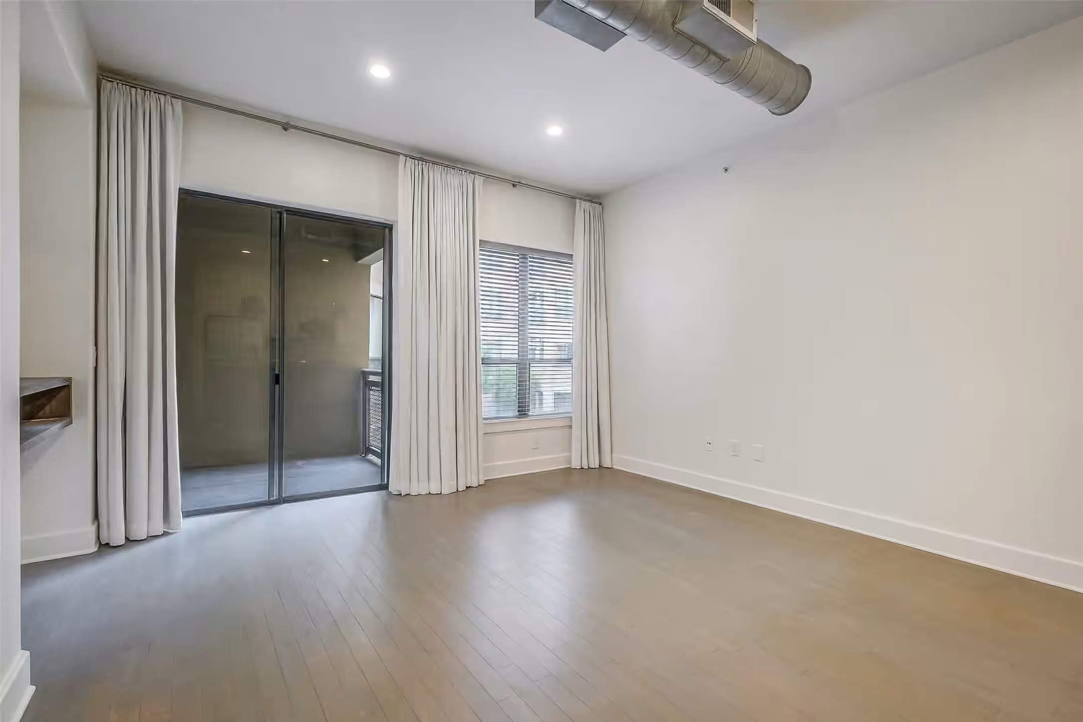 Photo 5 of 1901 Post Oak Boulevard 2110, Houston, TX