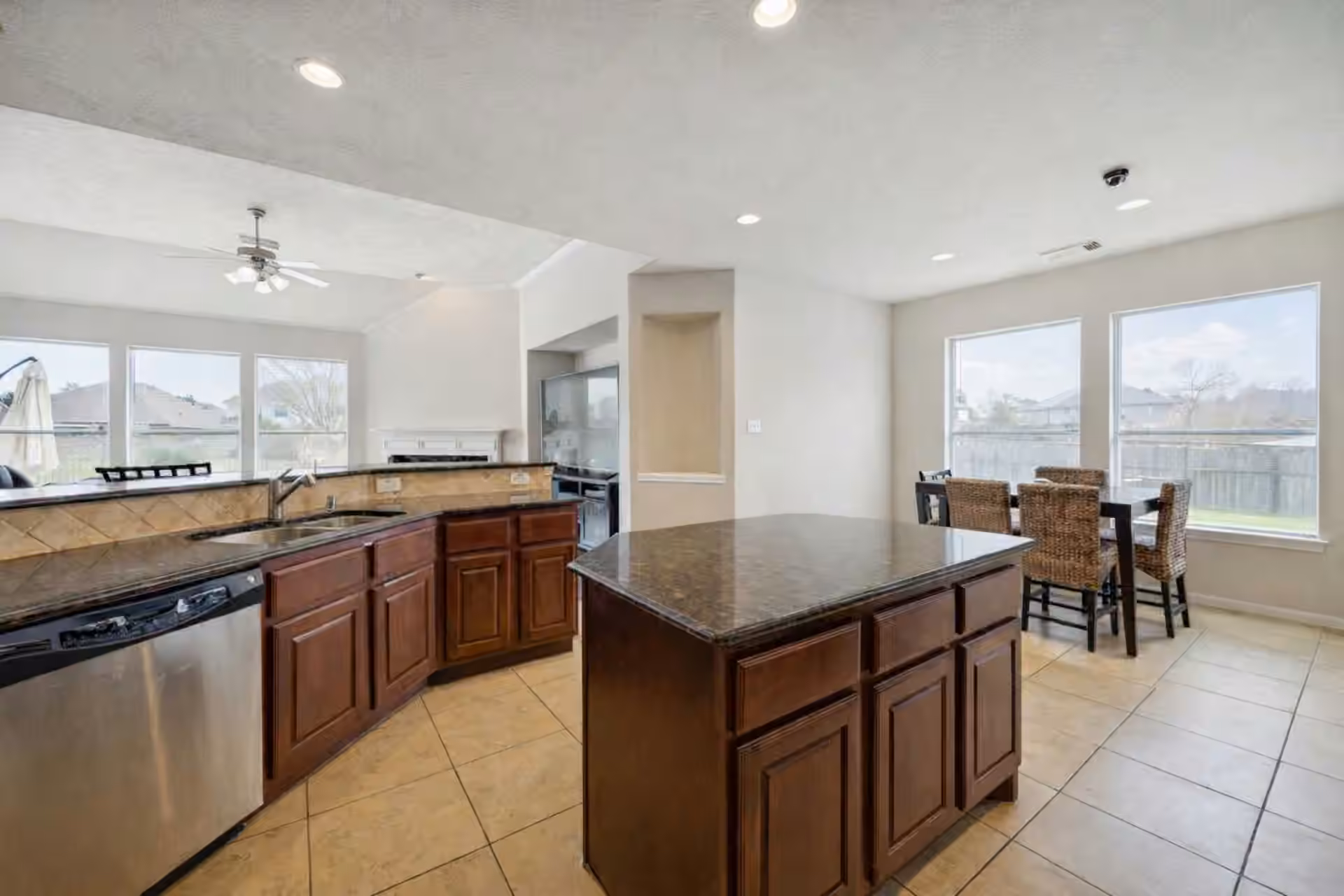Photo 7 of 4635 Countrymeadows Drive, Spring, TX