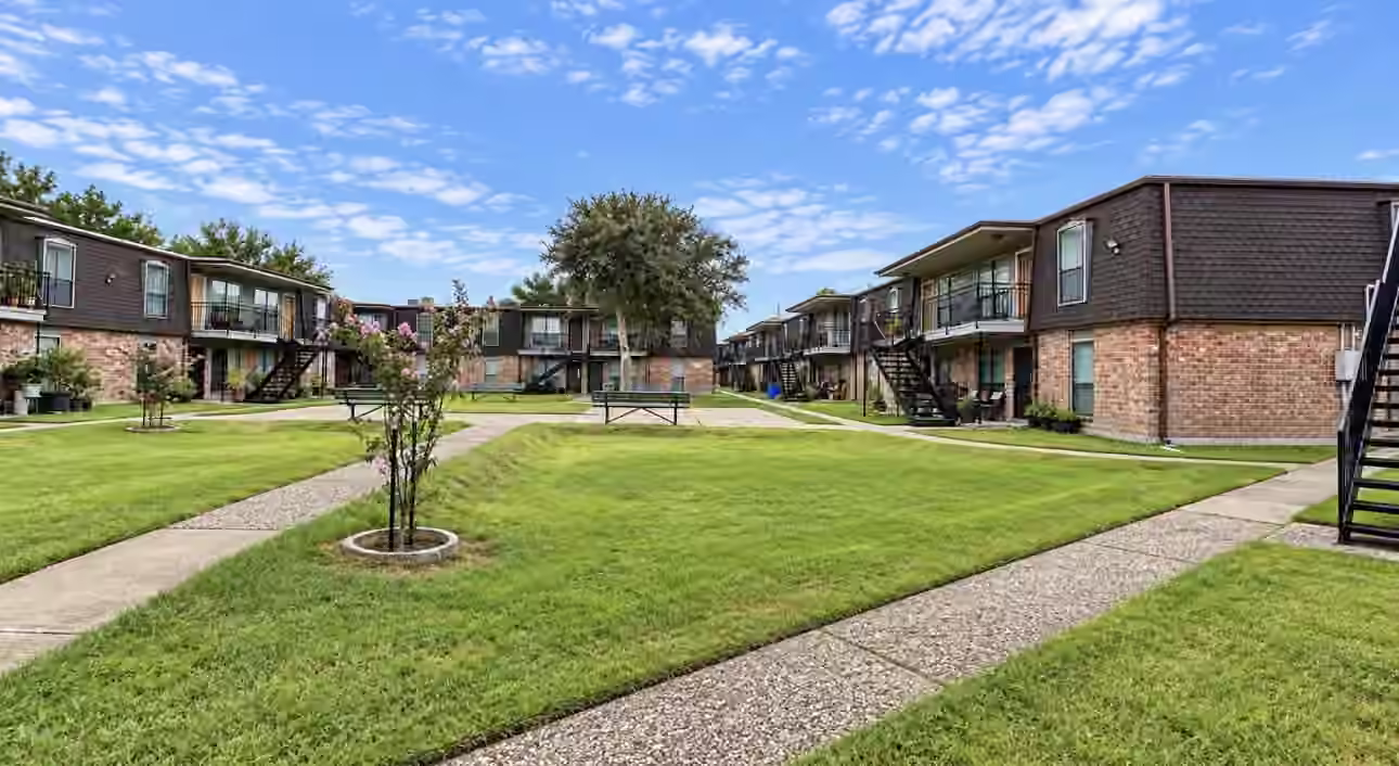Photo 3 of 10802 Kingspoint Road 313, Houston, TX
