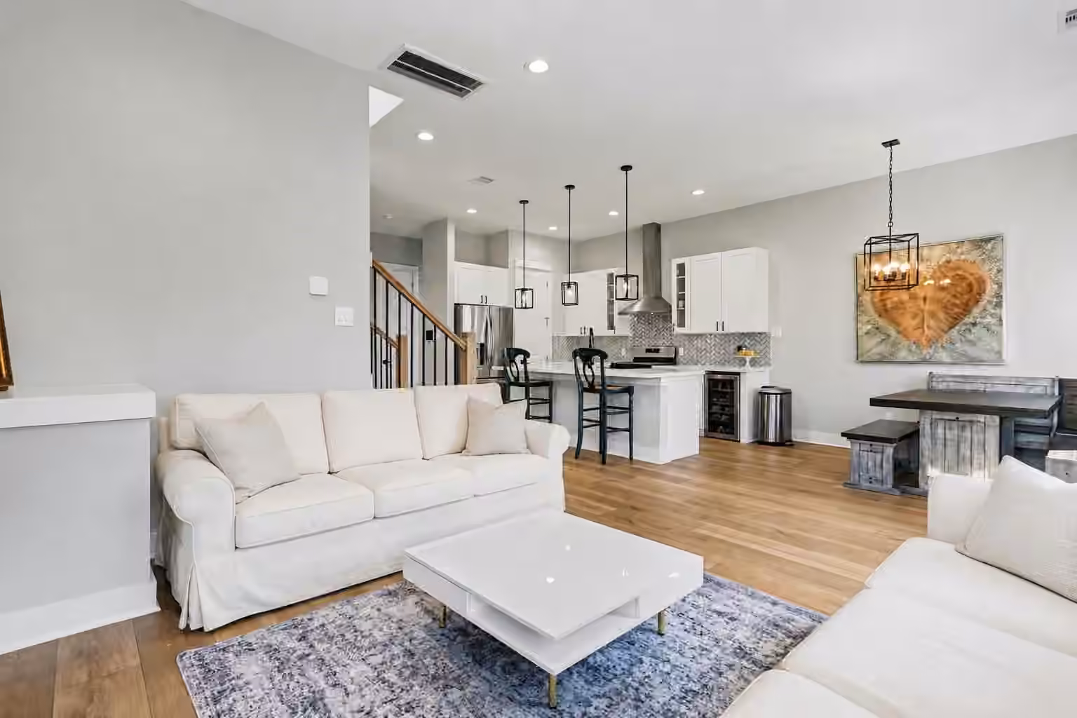 Photo 2 of 825 Woodcrest Drive, Houston, TX