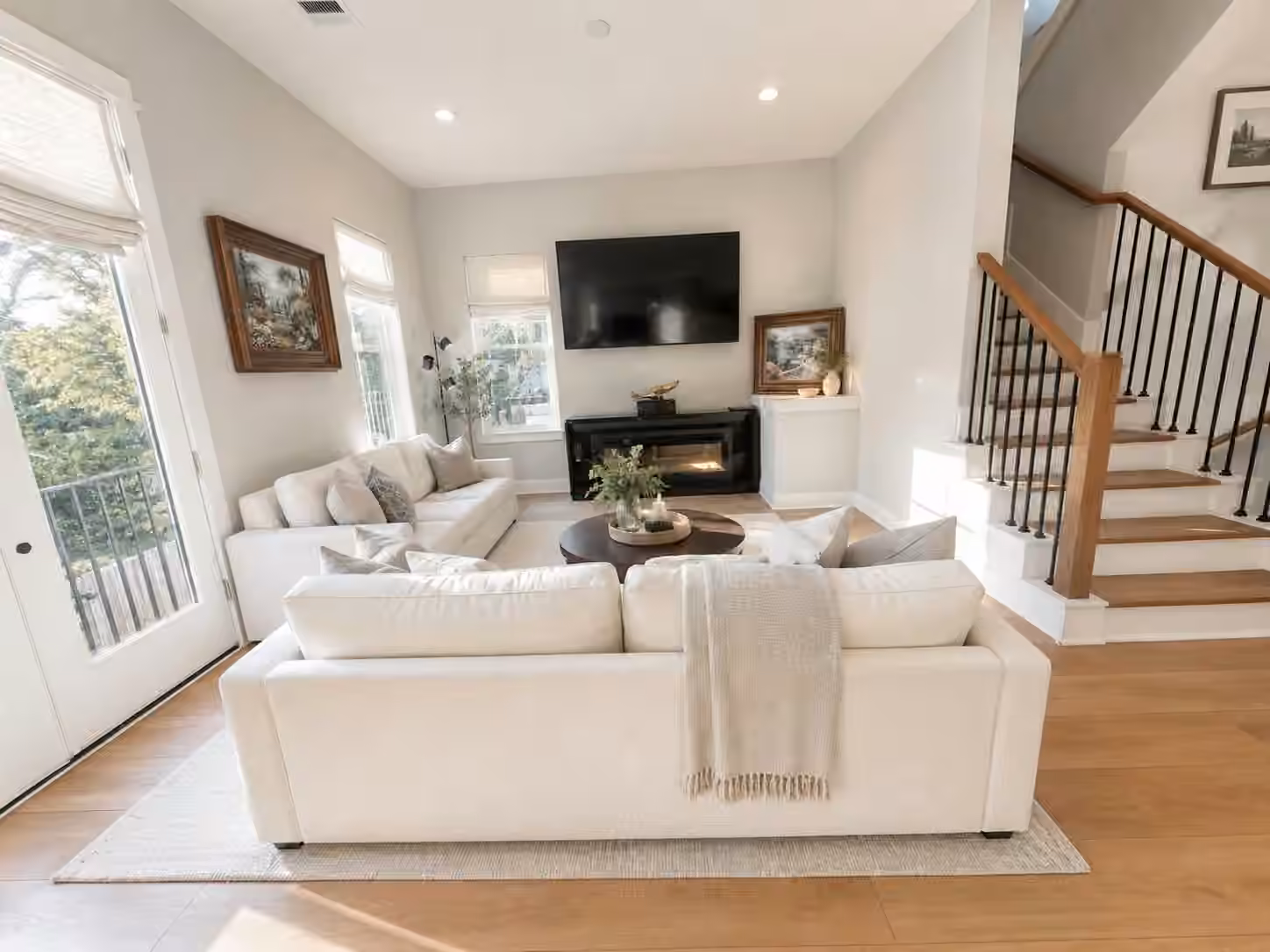 Photo 3 of 825 Woodcrest Drive, Houston, TX