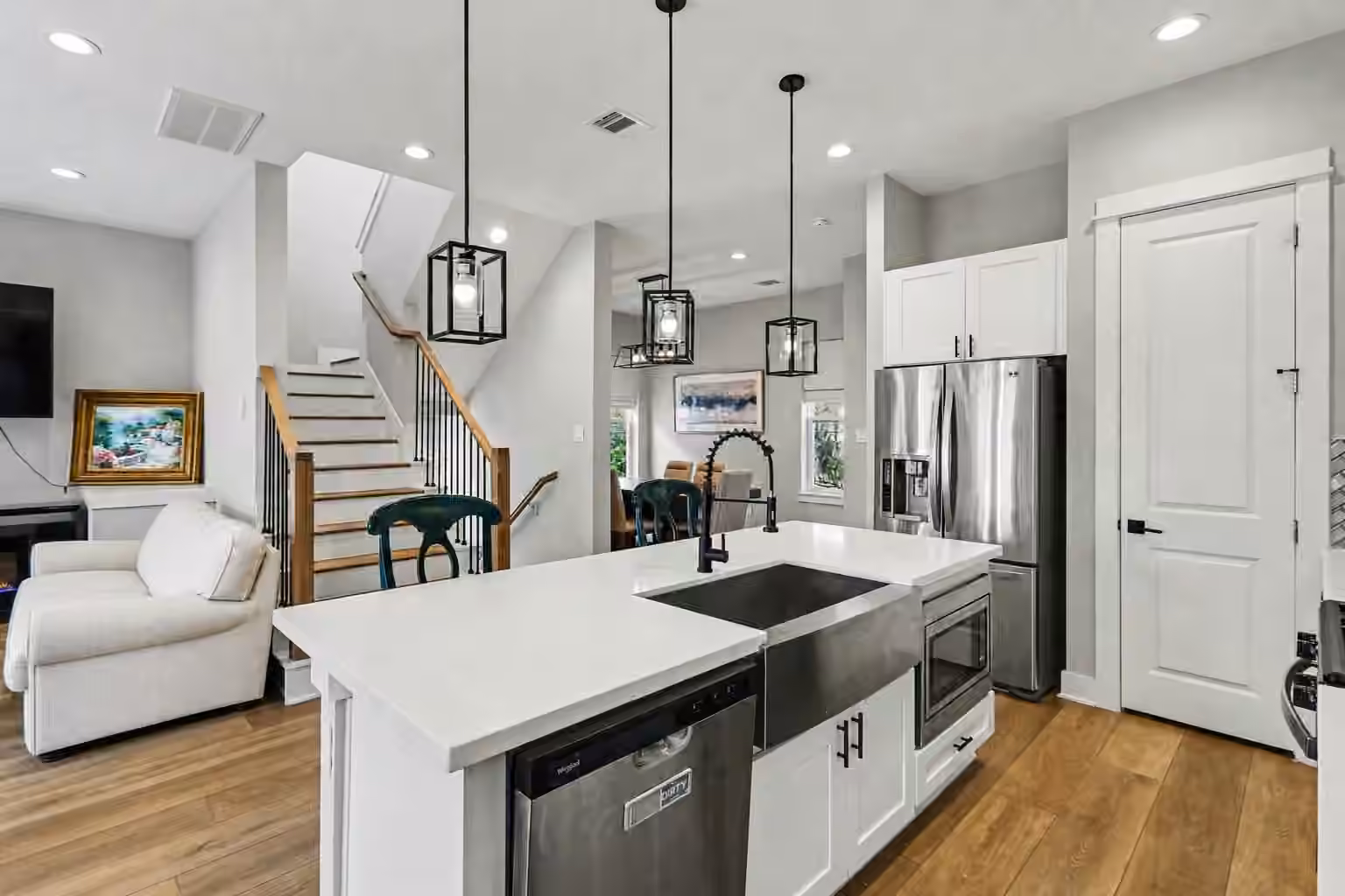 Photo 6 of 825 Woodcrest Drive, Houston, TX