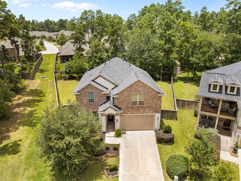 Photo 3 of 135 Teralyn Grove Loop, Conroe, TX