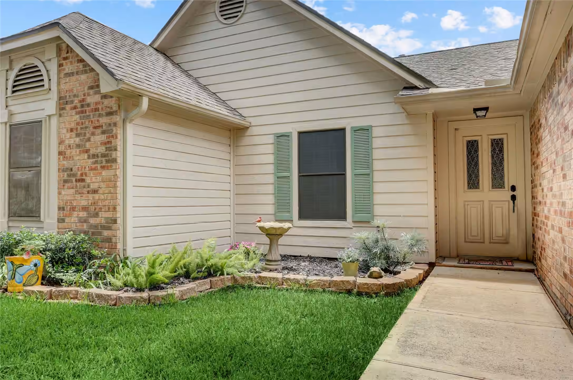 Photo 2 of 686 W Country Grove Circle, Pearland, TX