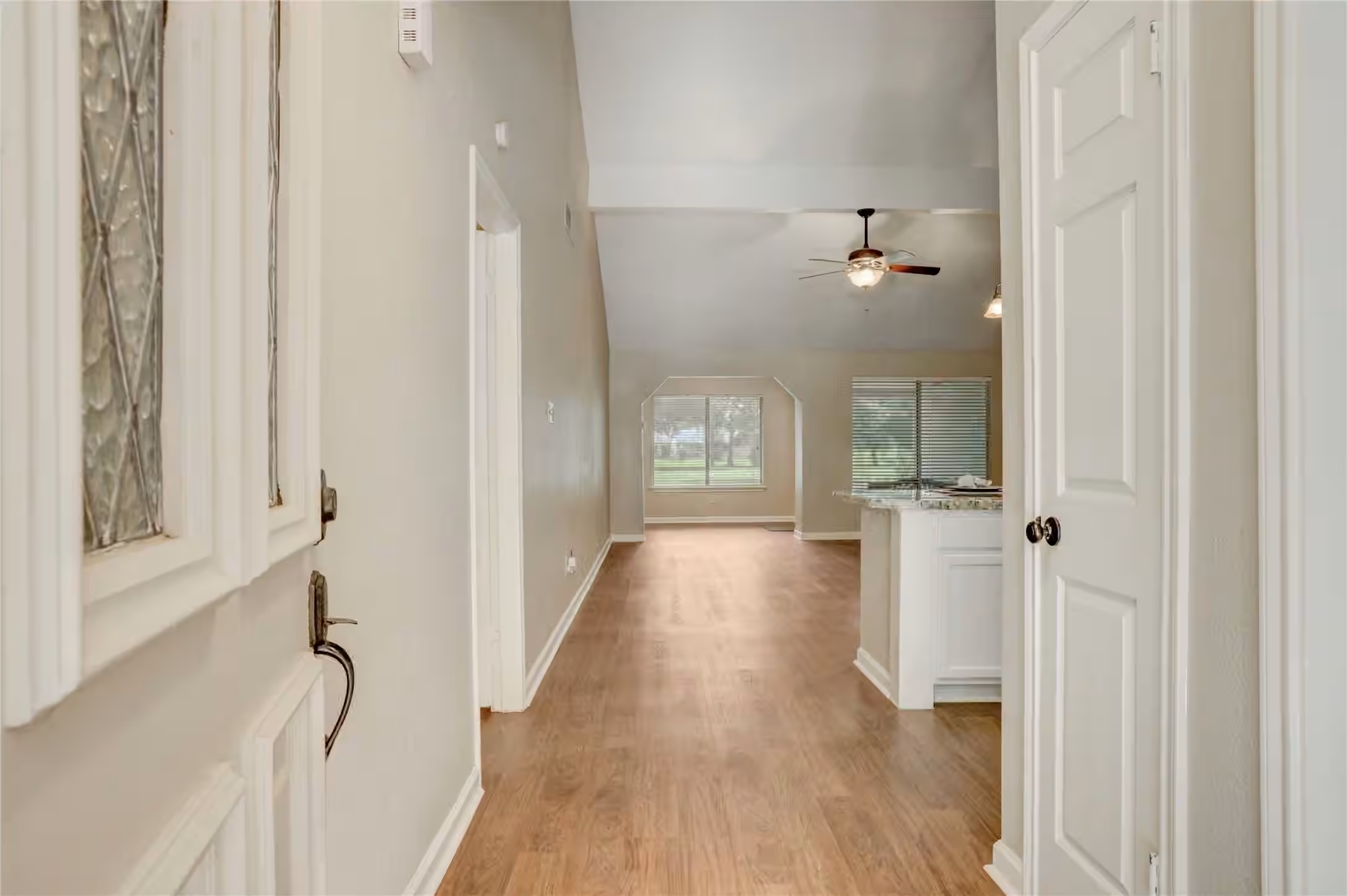 Photo 3 of 686 W Country Grove Circle, Pearland, TX
