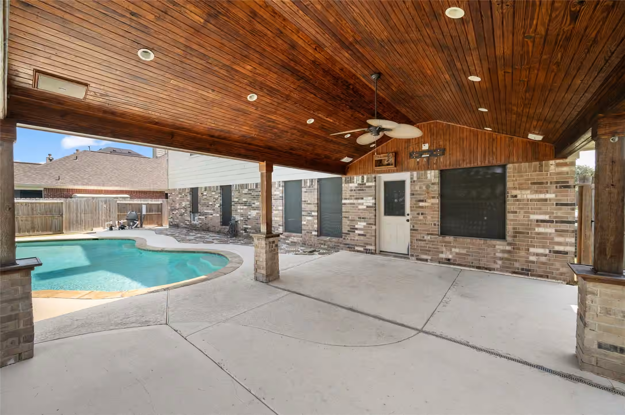 Photo 4 of 2322 Pine Brook Drive, Deer Park, TX