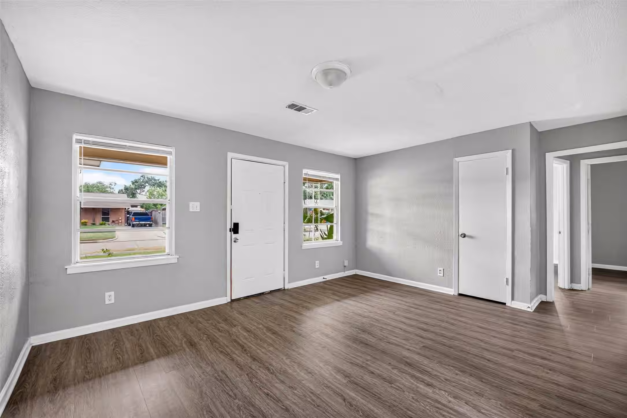 Photo 6 of 9610 Foredale Street, Houston, TX