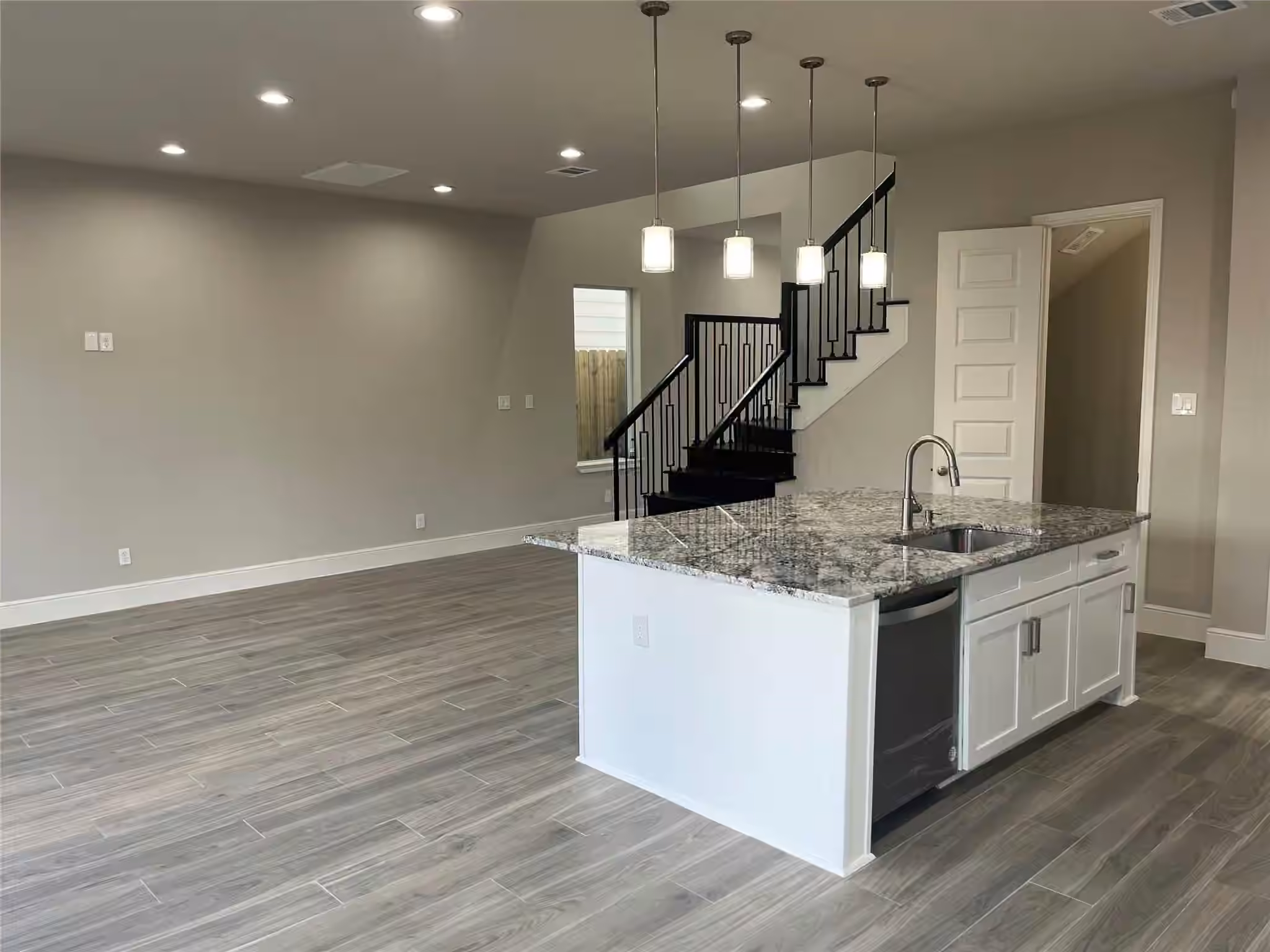 Photo 4 of 2331 Paul Quinn Street, Houston, TX