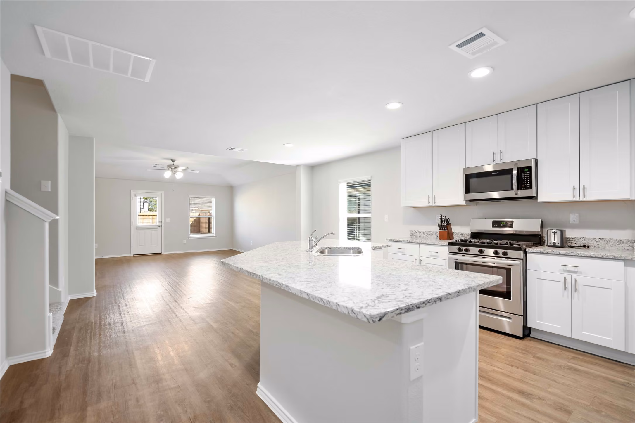 Photo 5 of 4226 Stuebner Hill Drive, Houston, TX