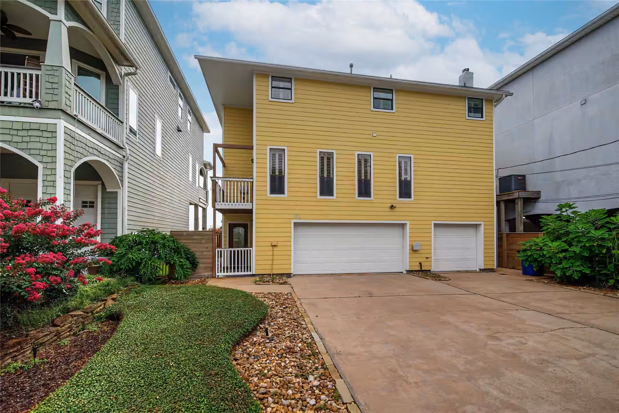 Photo 2 of 804 Bay Avenue, Kemah, TX