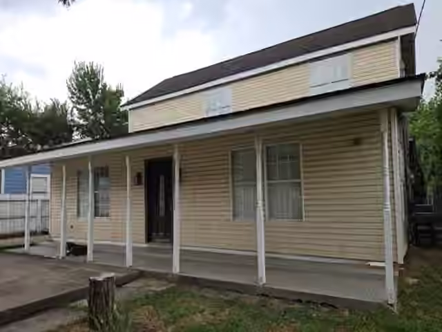 Photo 2 of 7824 Detroit Street, Houston, TX