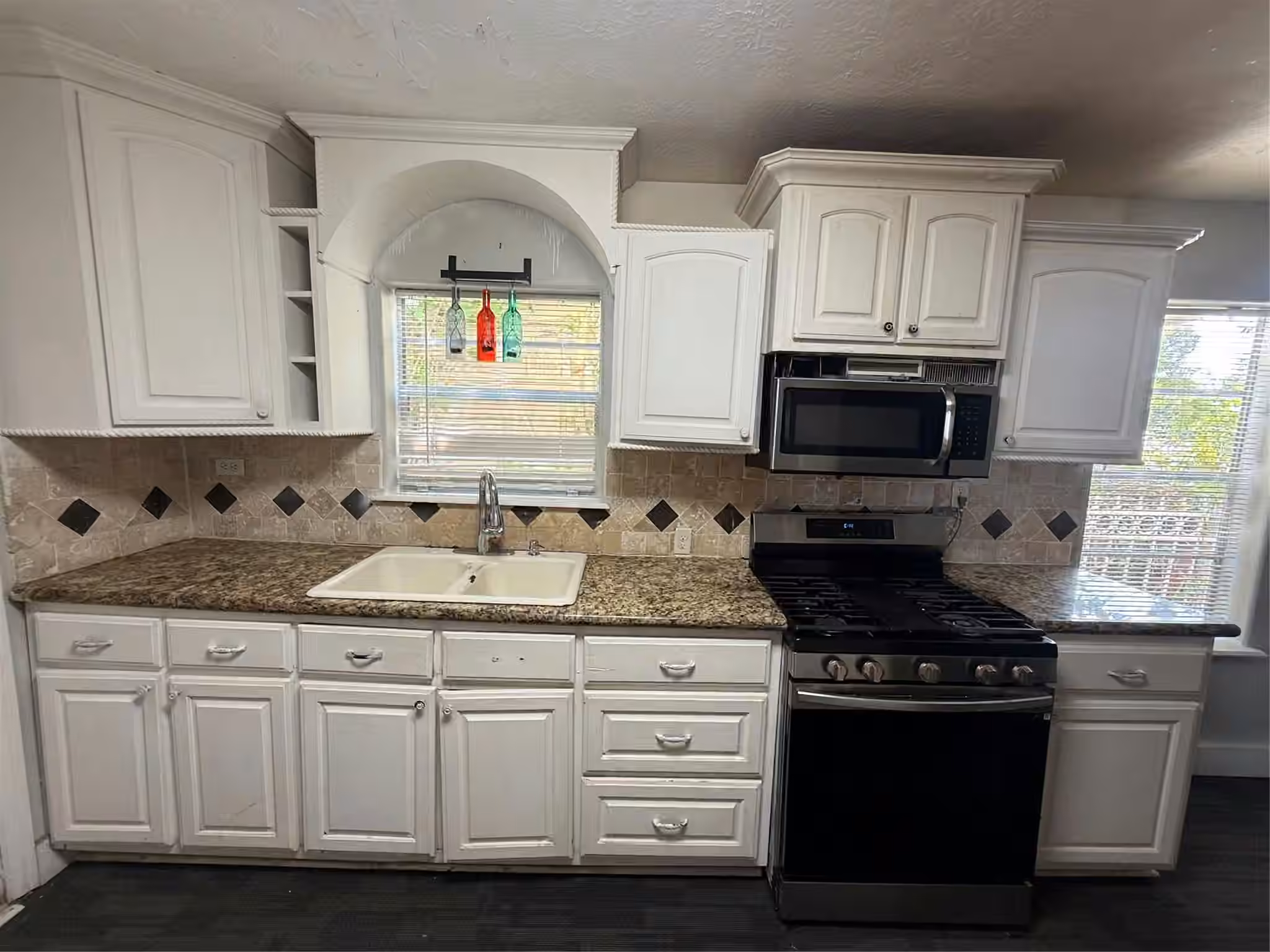 Photo 4 of 7824 Detroit Street, Houston, TX