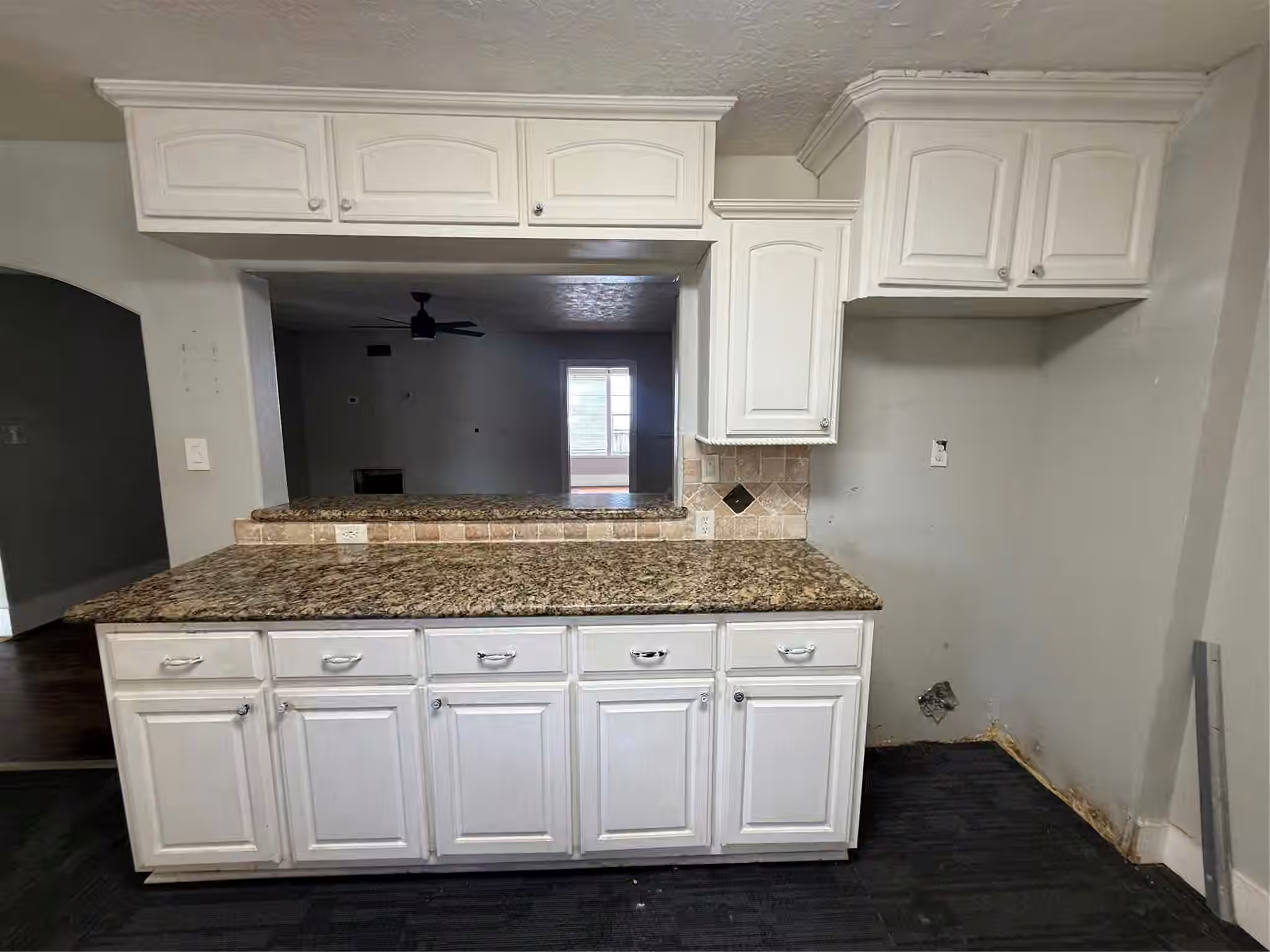Photo 5 of 7824 Detroit Street, Houston, TX