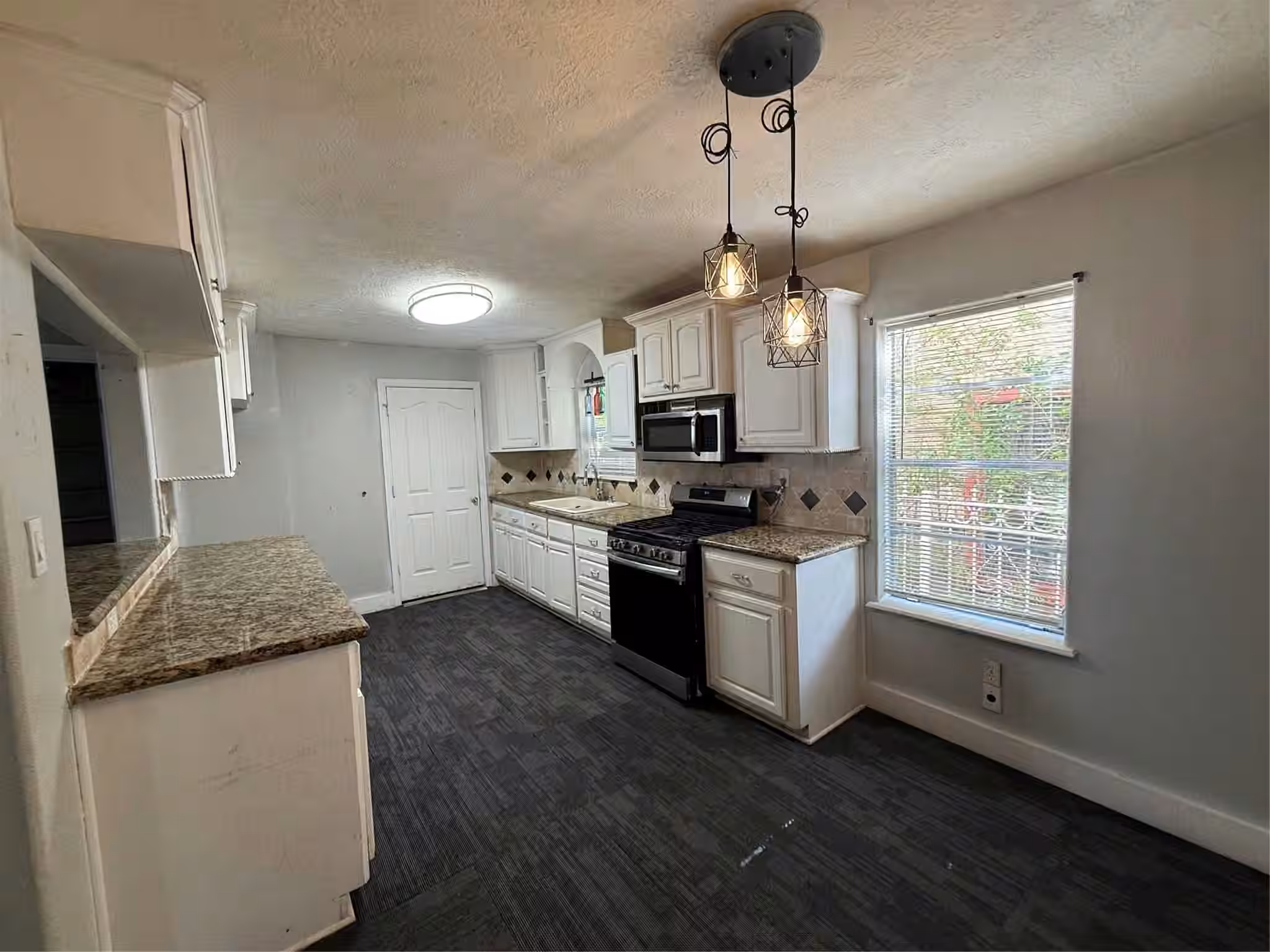 Photo 6 of 7824 Detroit Street, Houston, TX