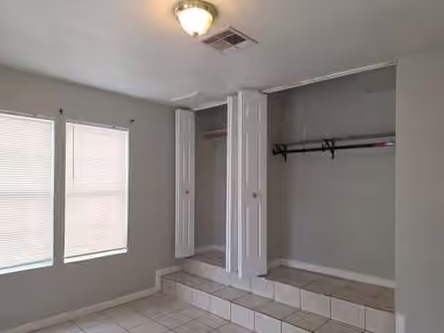 Photo 7 of 7824 Detroit Street, Houston, TX