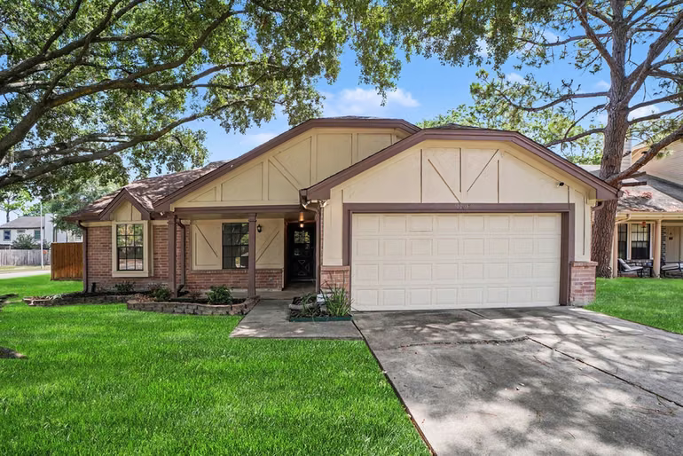 Photo 2 of 10038 Wayward Wind Lane, Houston, TX