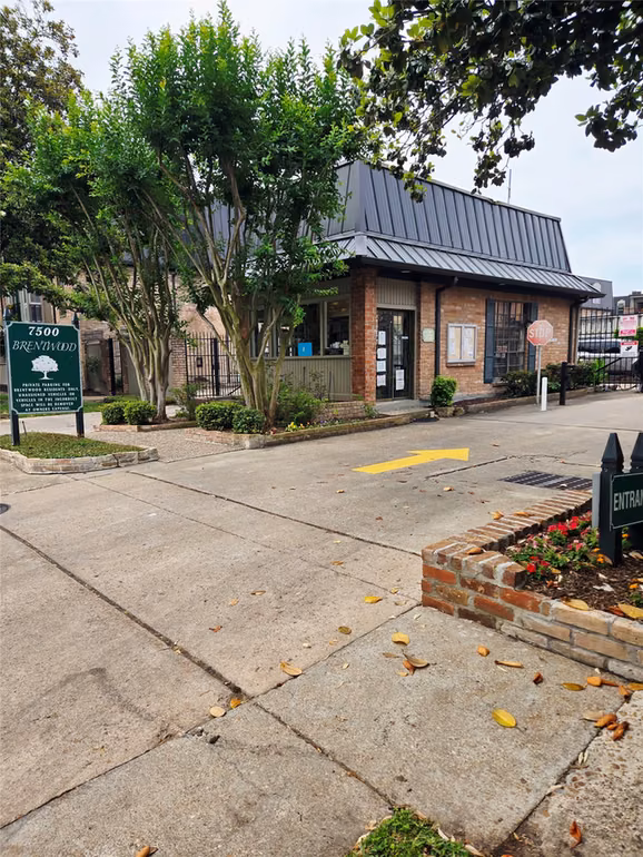 Photo 2 of 2425 Underwood Street 355, Houston, TX