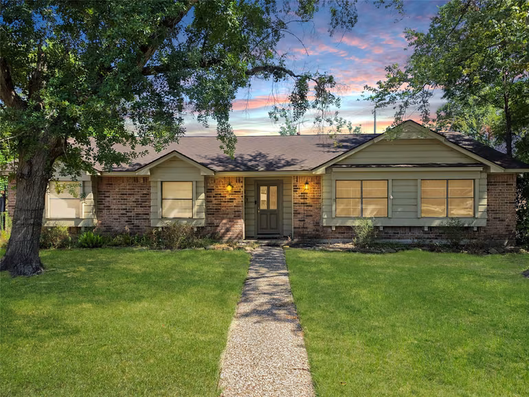 Photo of 10806 Inwood Drive, Houston, TX