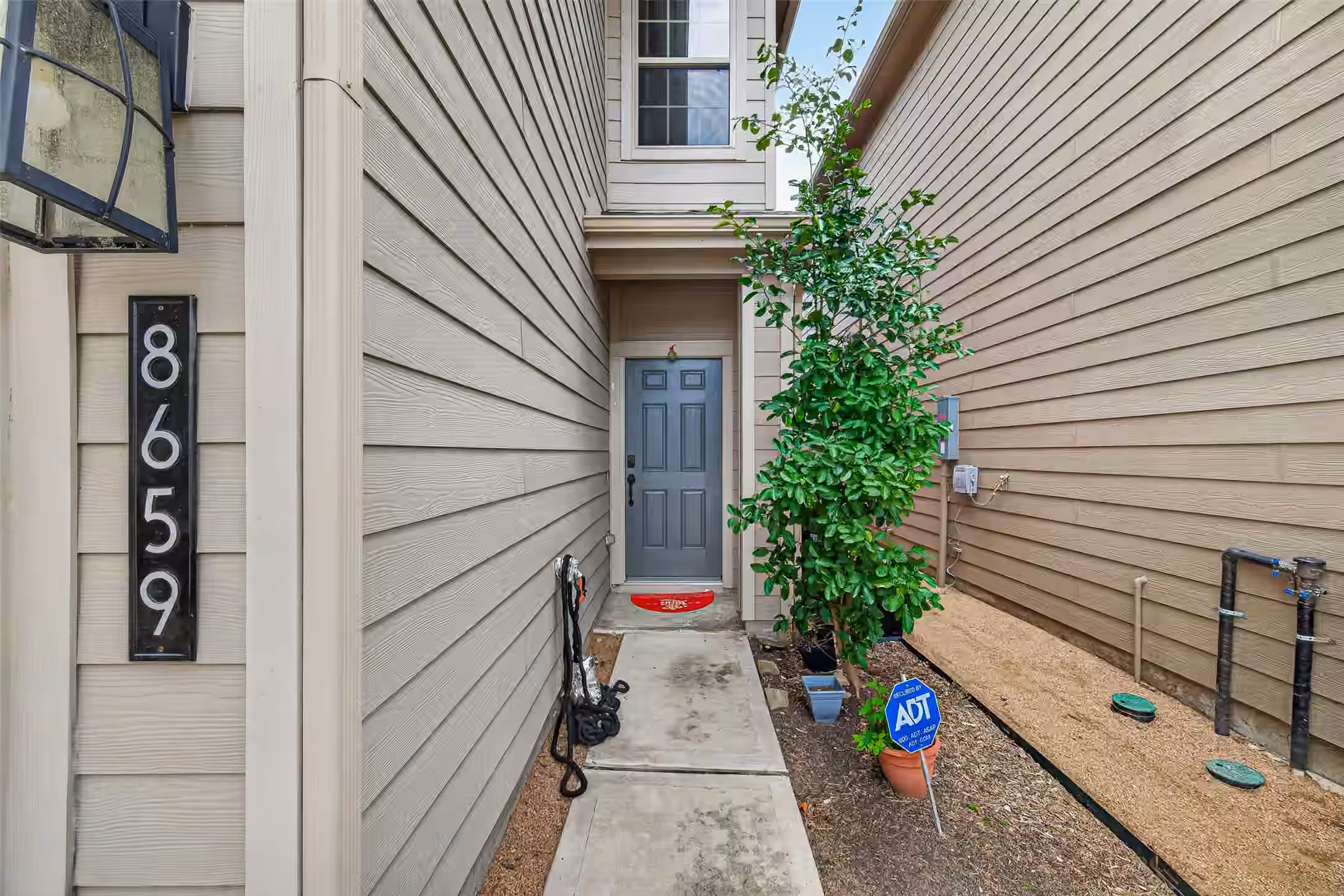 Photo 4 of 8659 Cedardale Park Drive, Houston, TX
