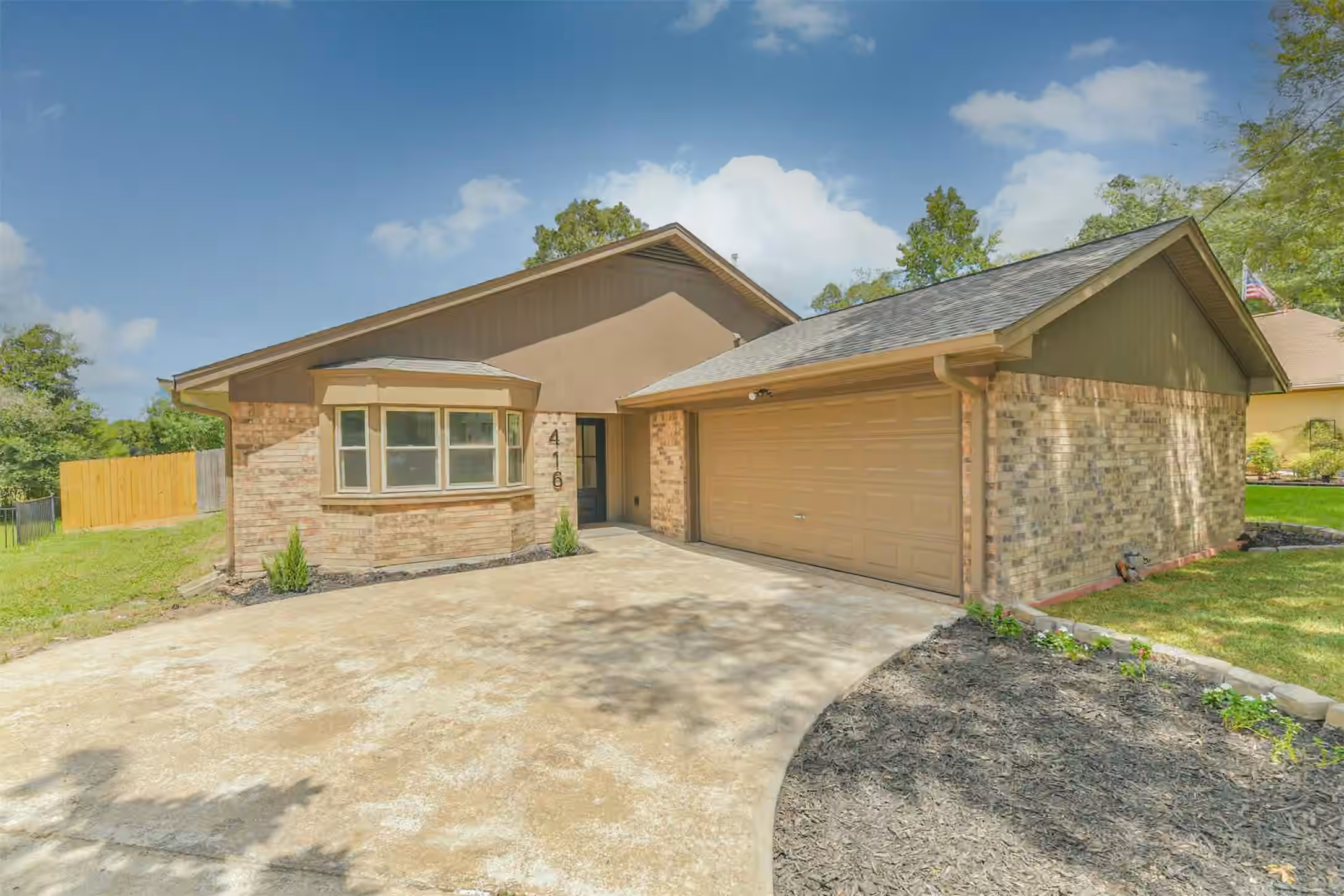 Photo 2 of 416 Rolling Hills Drive, Panorama Village, TX